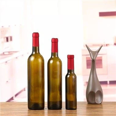 Rjava steklenica rdečega vina