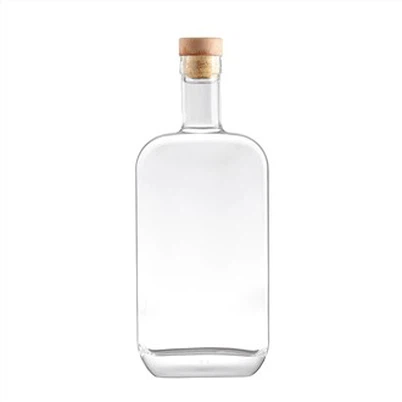 Kristalno bela vodka steklenička
