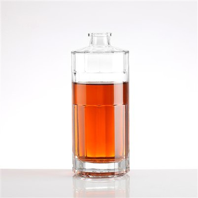 Izpraznite 500 ml steklenico vodke