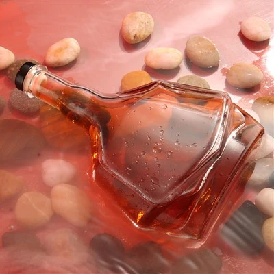 Veleprodajna cena Ploščata steklenica XO z dolgim ​​vratom 700 ml